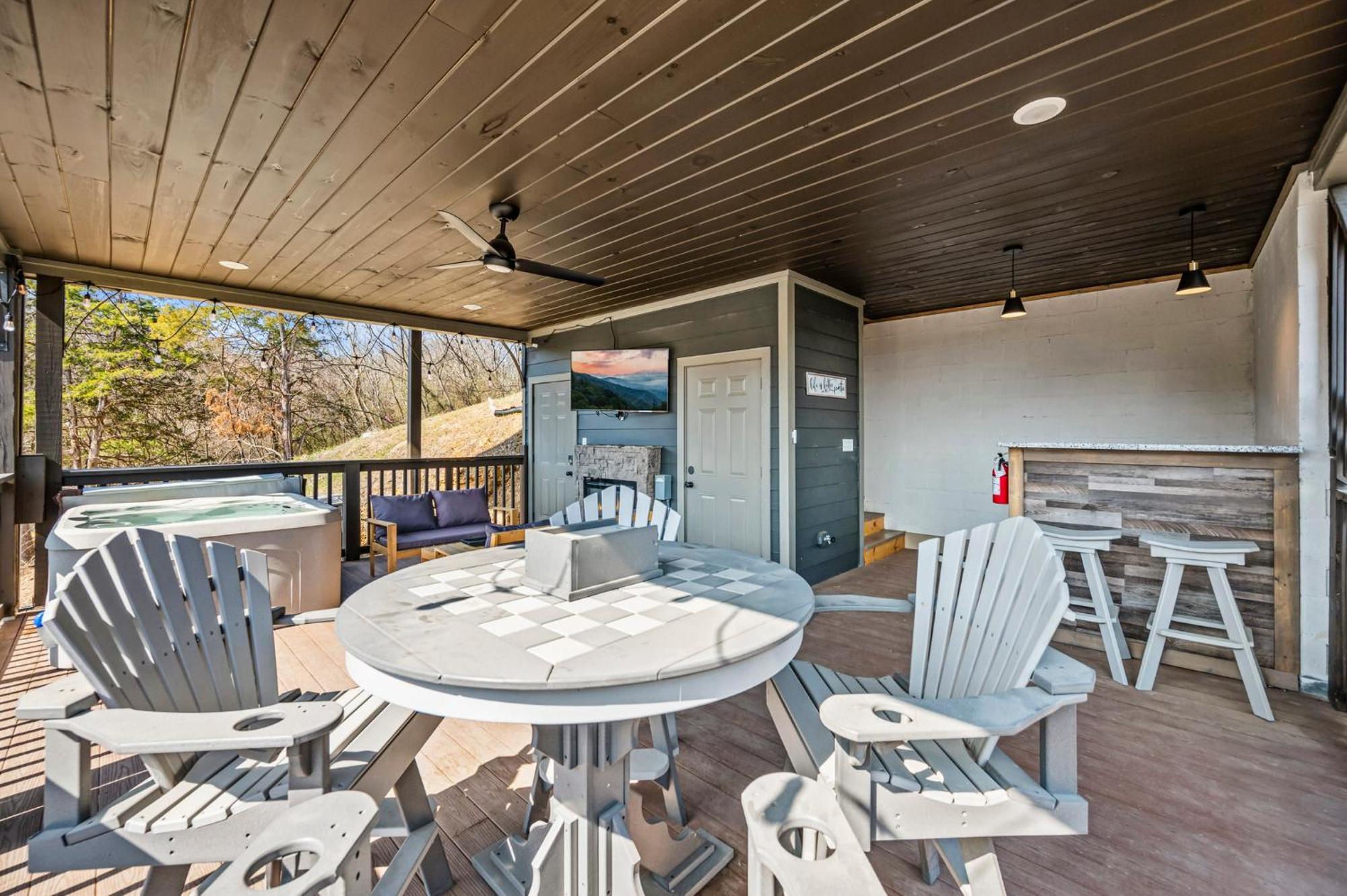 Smokies Treehouse * Sevierville