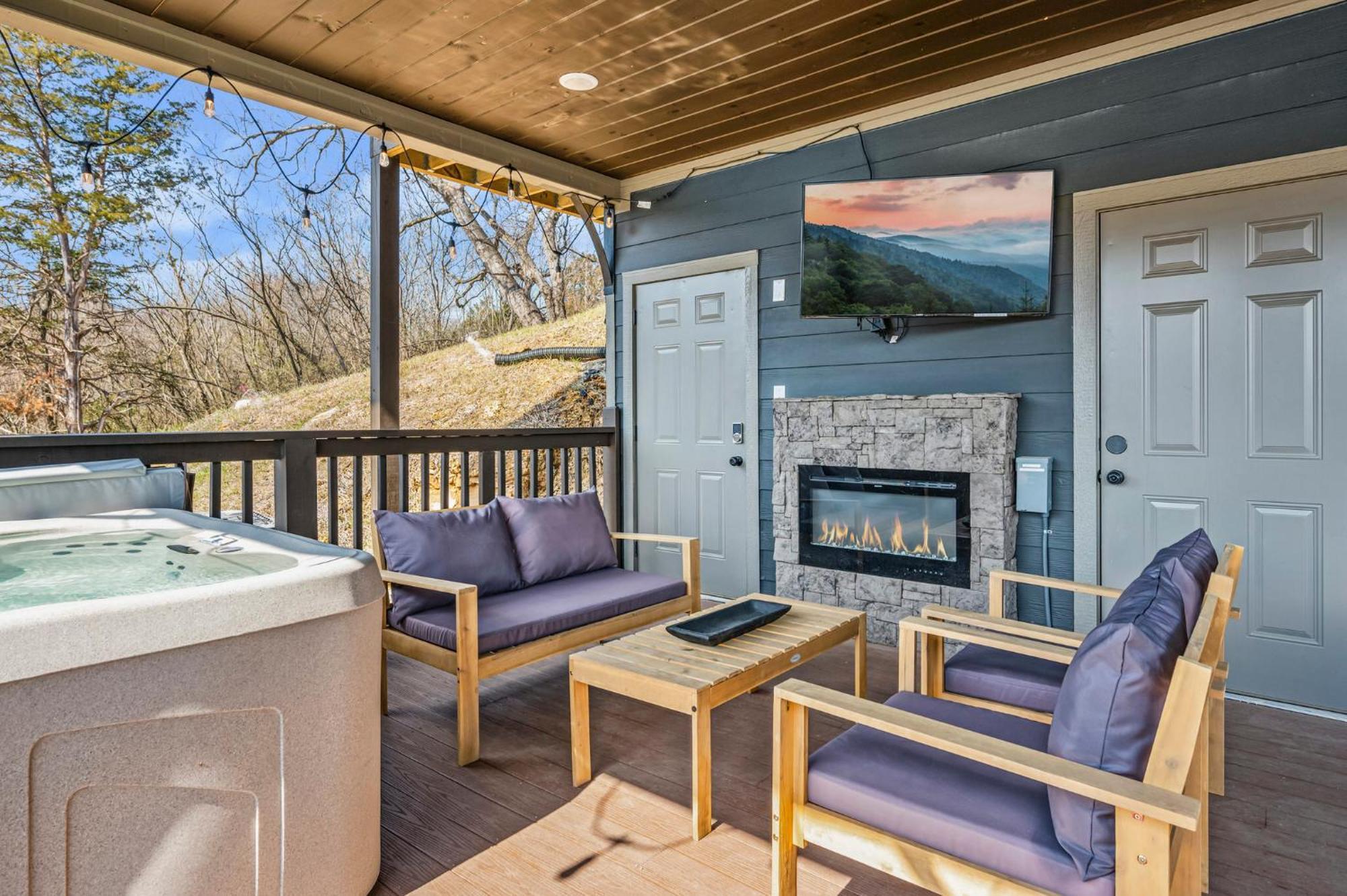Chalet Smokies Treehouse