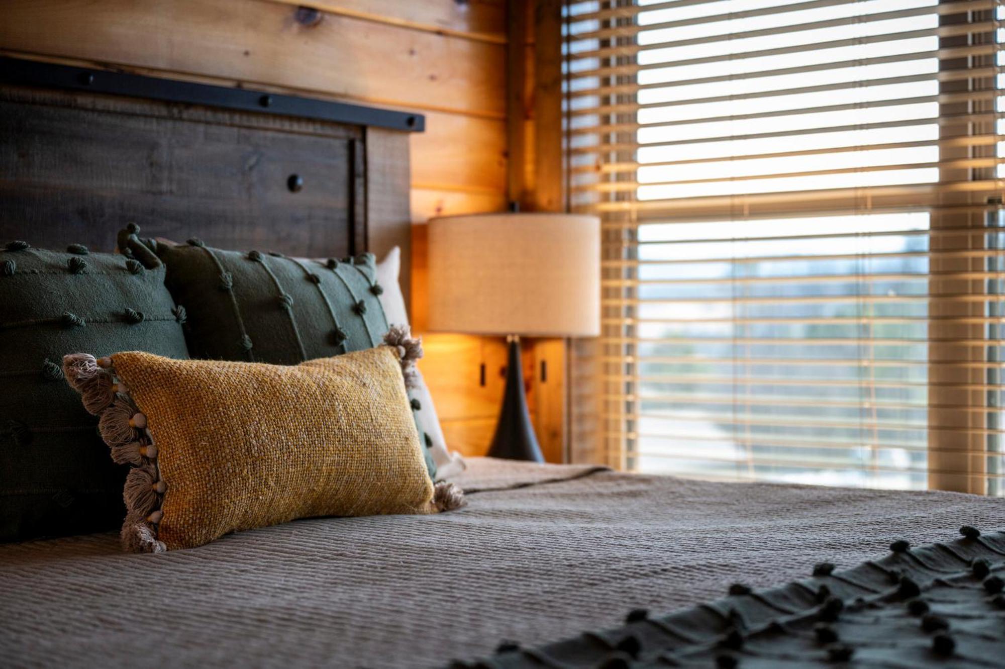Smokies Treehouse Chalet